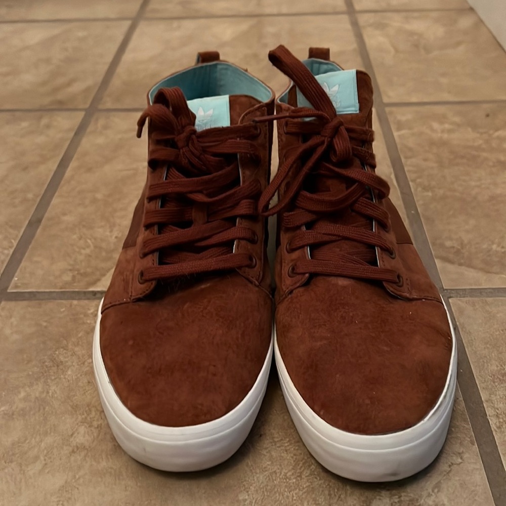 Men’s Adidas Suede Mid-top, size 11